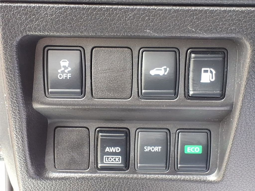 Used 2018 Nissan Rogue SV AWD/4WD image 14