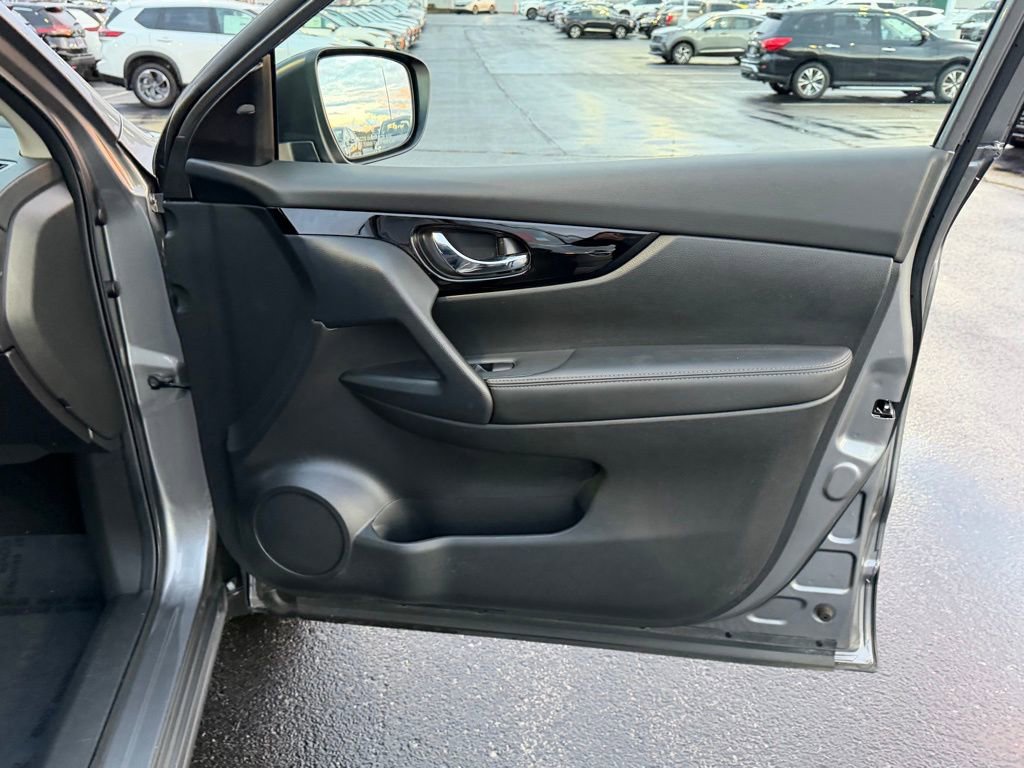 Used 2022 Nissan Rogue Sport SV image 24