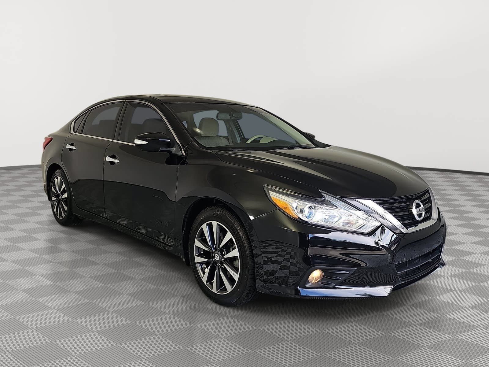 Used 2016 Nissan Altima 2.5 SV w/ Convenience Package FWD image 2