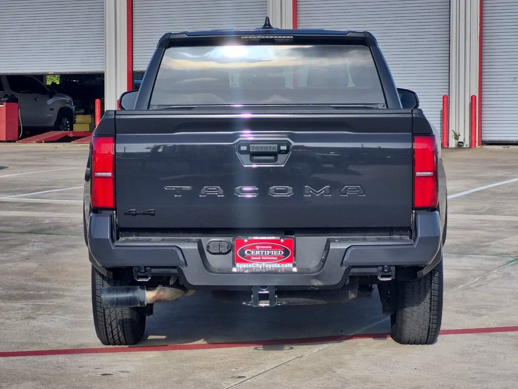 Certified 2025 Toyota Tacoma SR5 AWD/4WD image 5