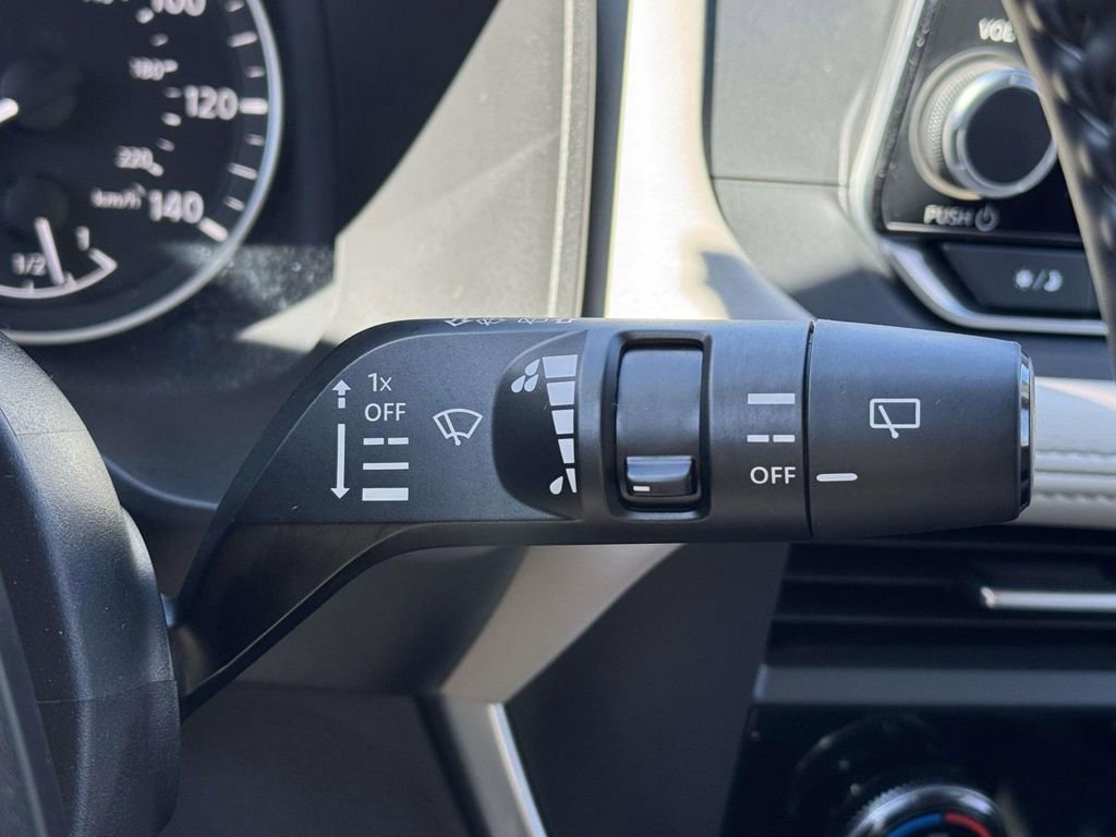 Used 2025 Nissan Rogue SV image 22