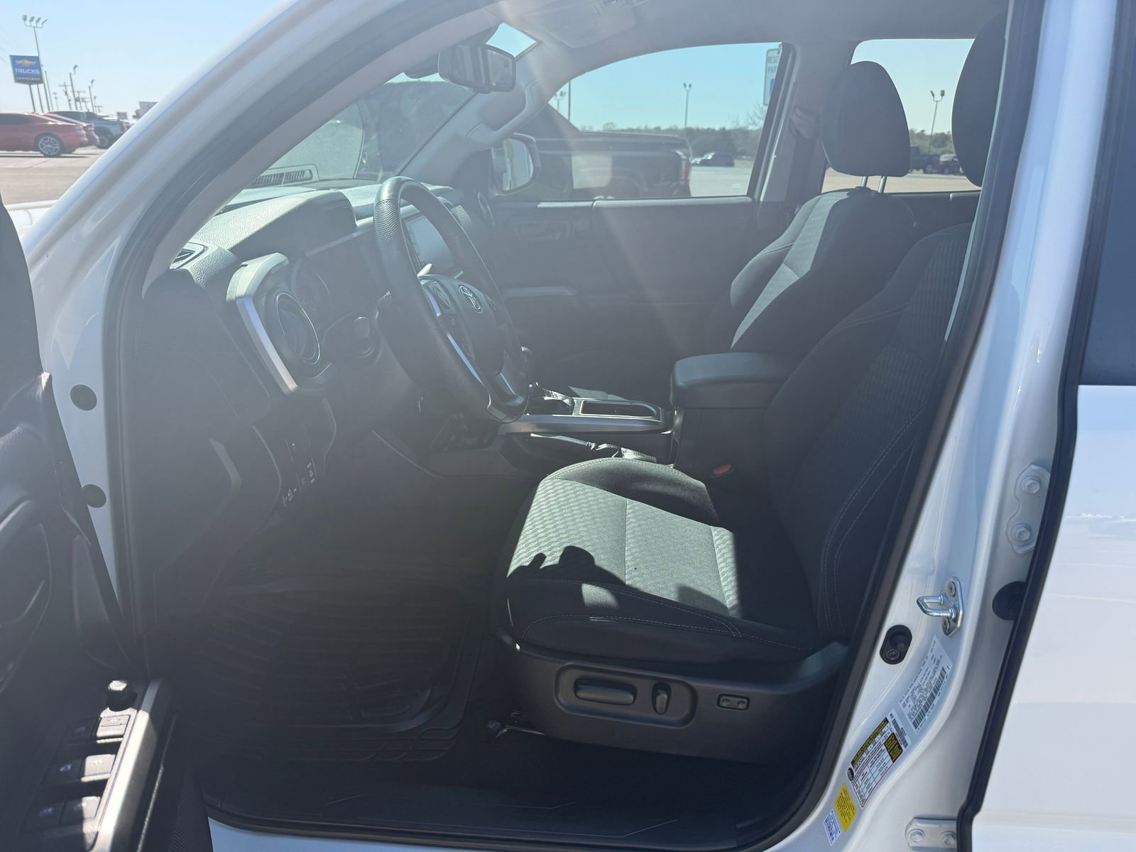 Used 2021 Toyota Tacoma SR5 w/ Trail Edition image 8