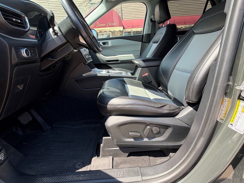 Used 2022 Ford Explorer XLT w/ Equipment Group 202A AWD/4WD image 14