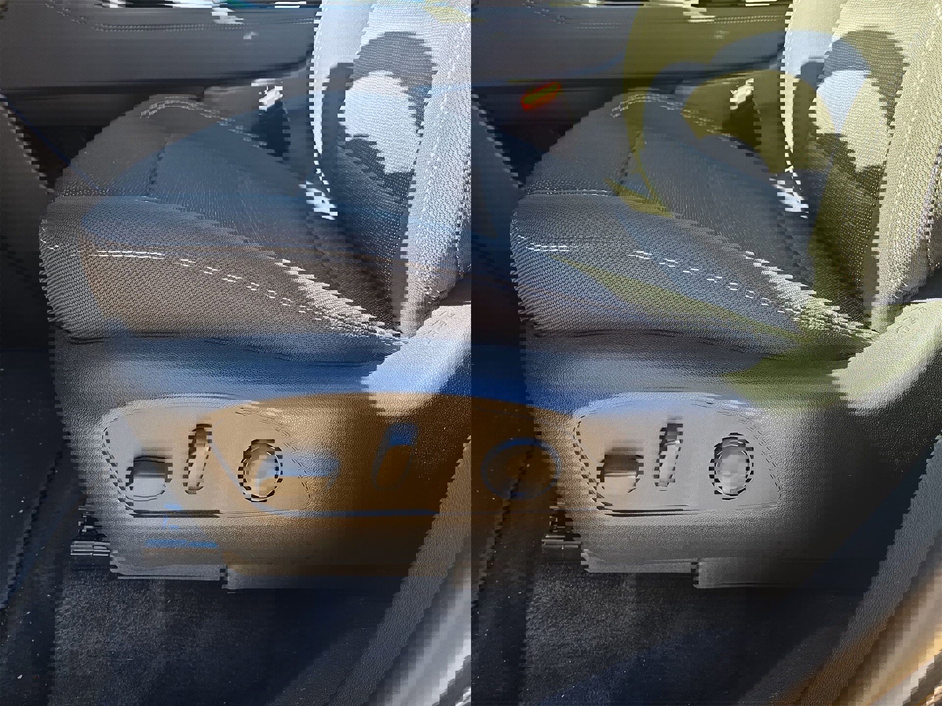 Used 2024 Chevrolet Traverse LT image 17