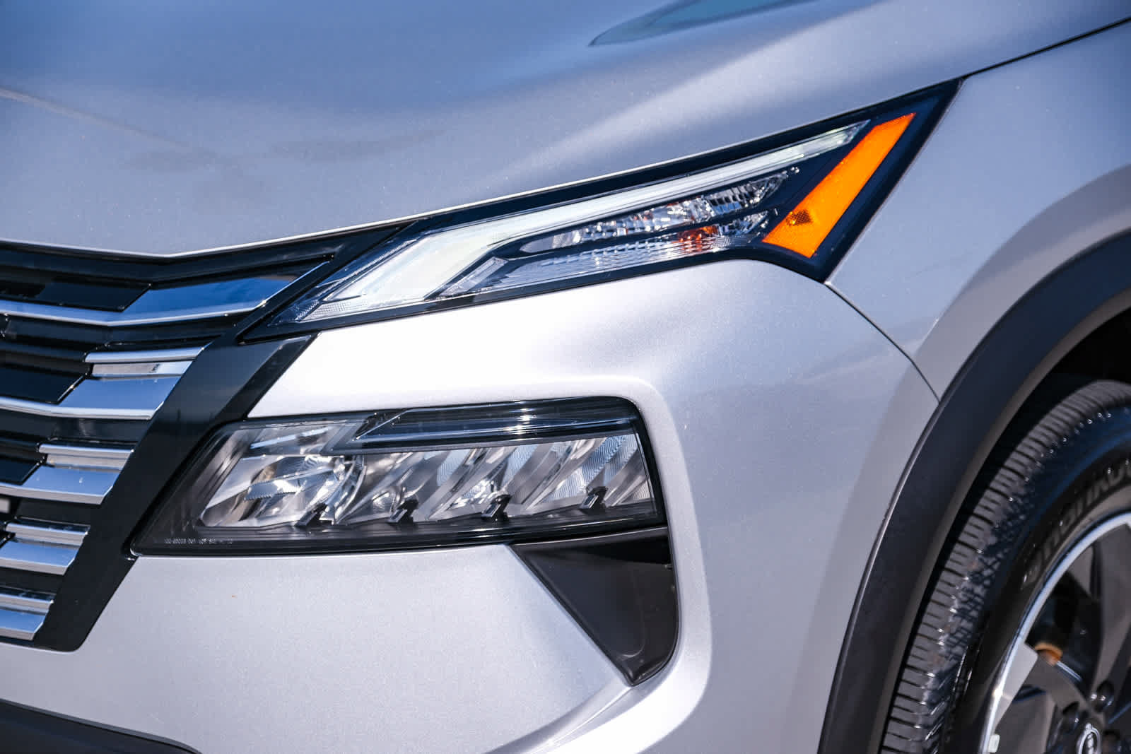 Used 2025 Nissan Rogue SV AWD/4WD image 12