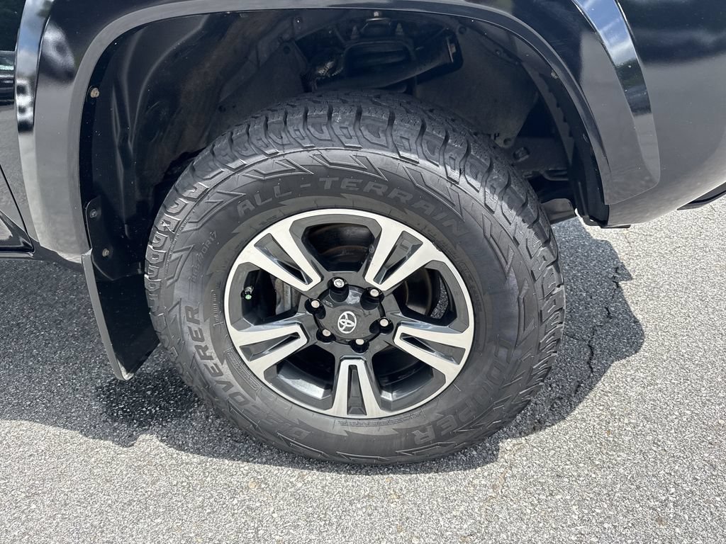Used 2018 Toyota Tacoma TRD Sport AWD/4WD image 12