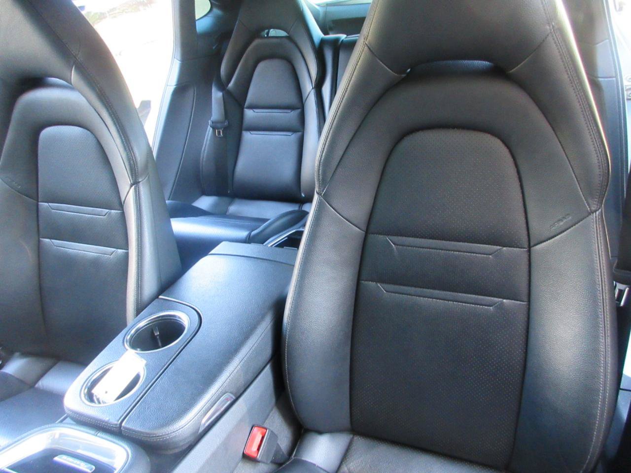Used 2019 Porsche Panamera RWD image 16