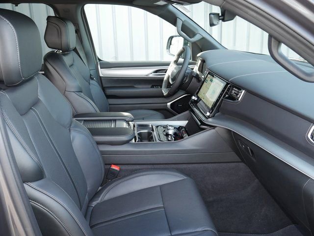 New 2026 Jeep Grand Wagoneer Limited image 32
