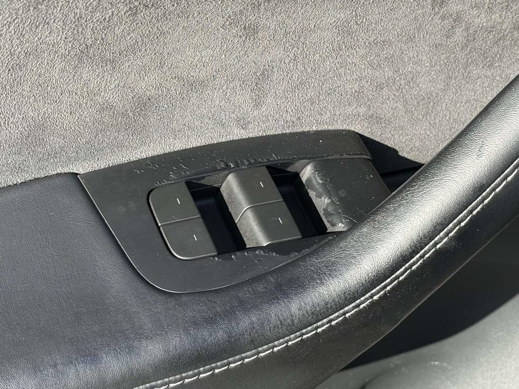 Used 2022 Tesla Model Y Performance AWD/4WD image 10