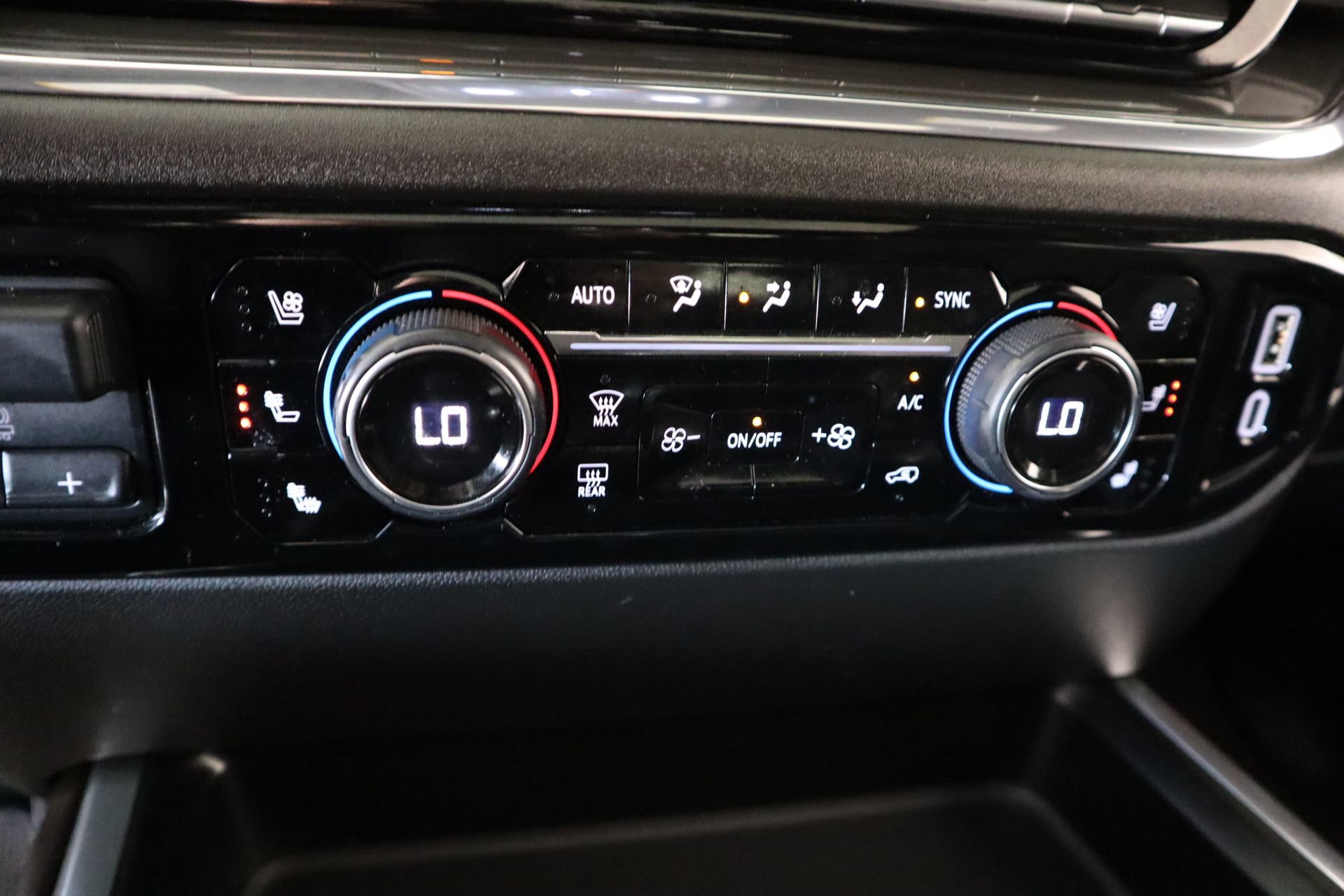 Used 2024 Chevrolet Silverado 2500 High Country w/ Technology Package image 7