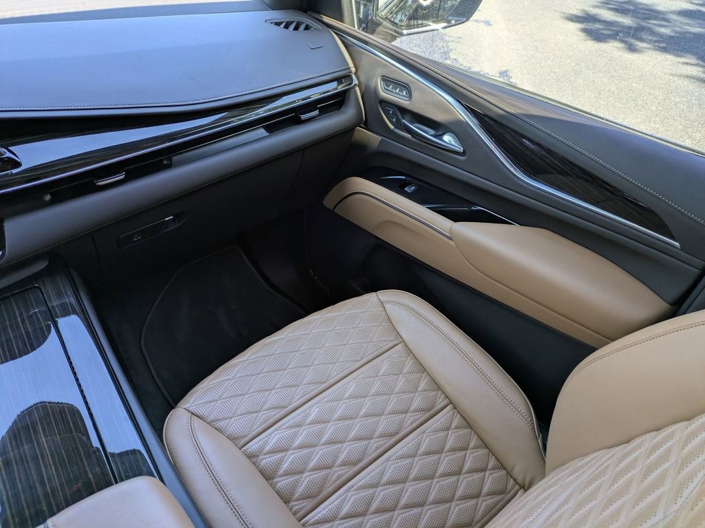 Used 2021 Cadillac Escalade ESV Premium Luxury AWD/4WD image 17