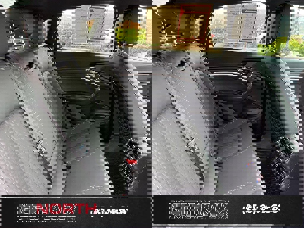 Used 2023 Audi e-tron Premium Plus w/ Premium Plus Package image 23