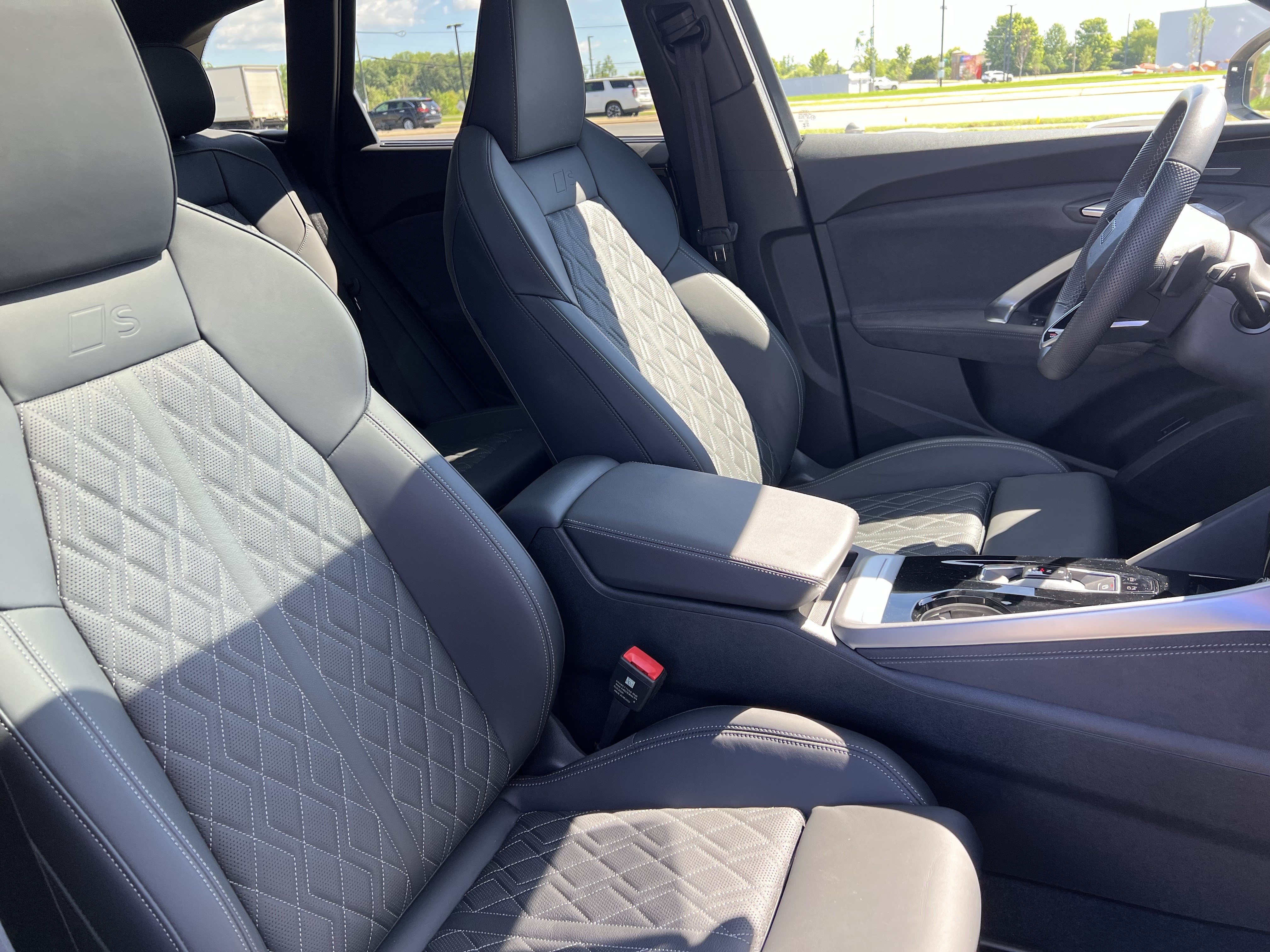 Used 2025 Audi SQ5 Premium Plus AWD/4WD image 35