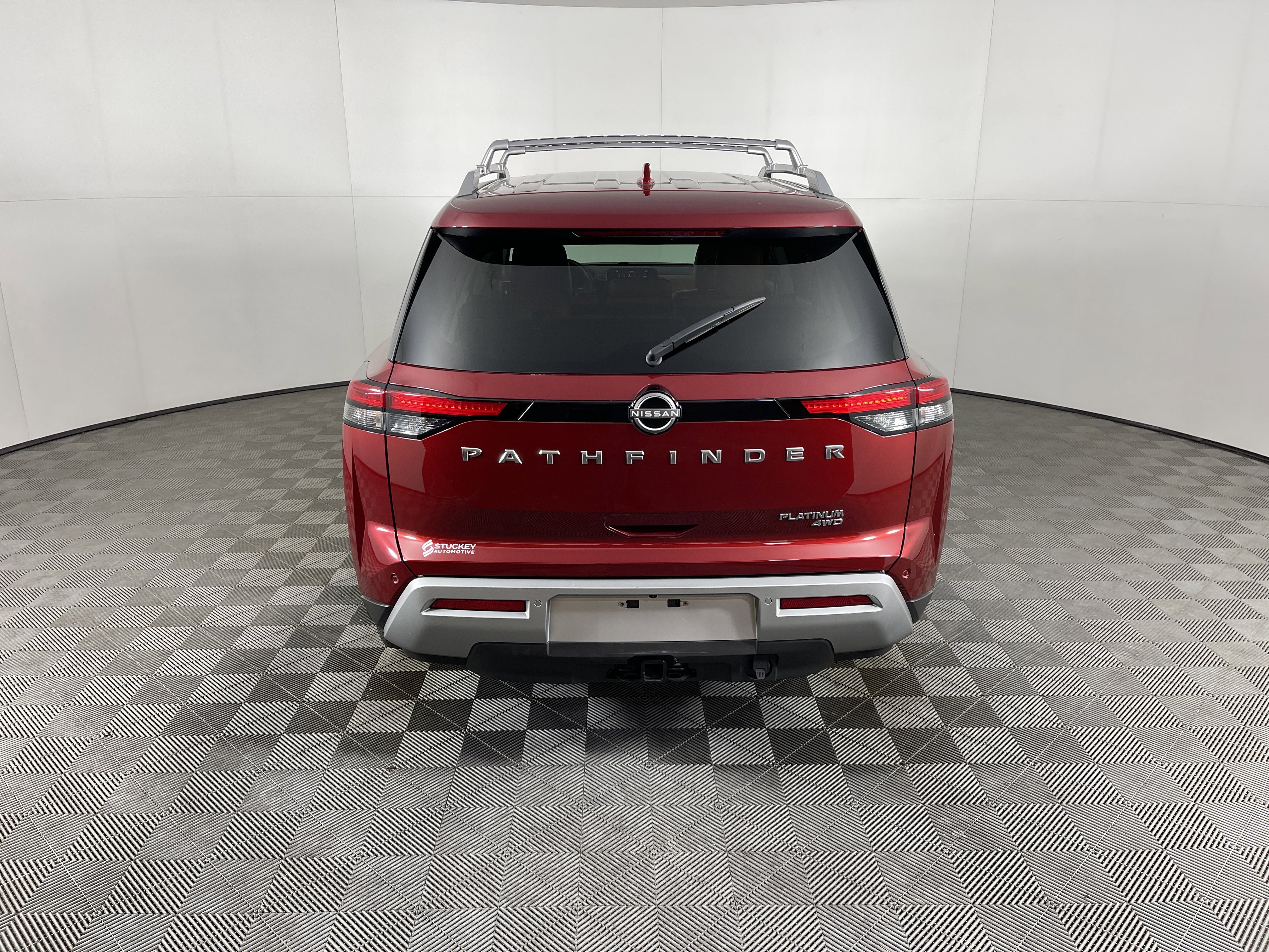 Used 2023 Nissan Pathfinder Platinum w/ Cargo Package image 4