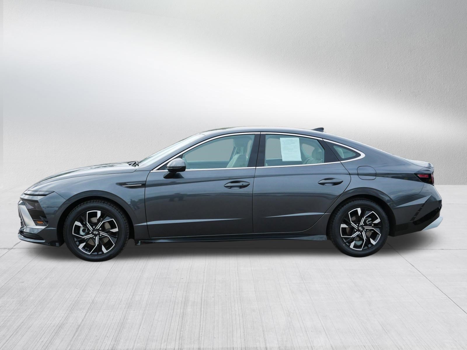 Certified 2025 Hyundai Sonata SEL AWD/4WD image 4