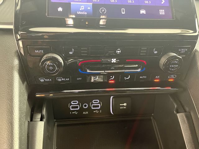 New 2025 Jeep Grand Cherokee Laredo w/ Luxury Tech Group I image 19