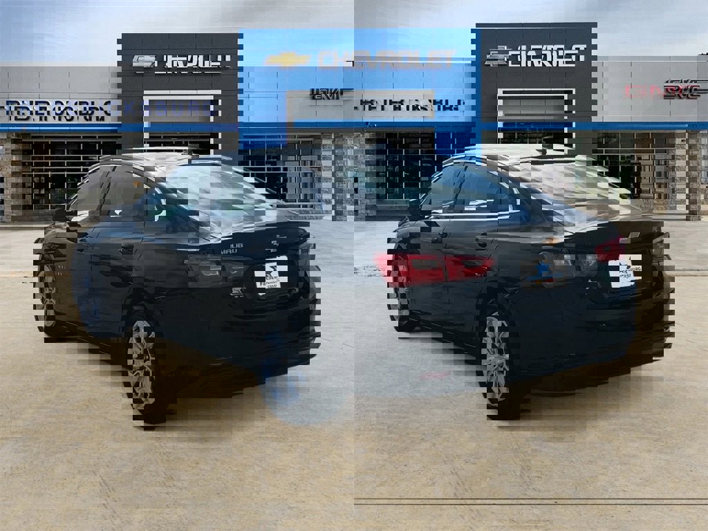Used 2024 Chevrolet Malibu LT image 3