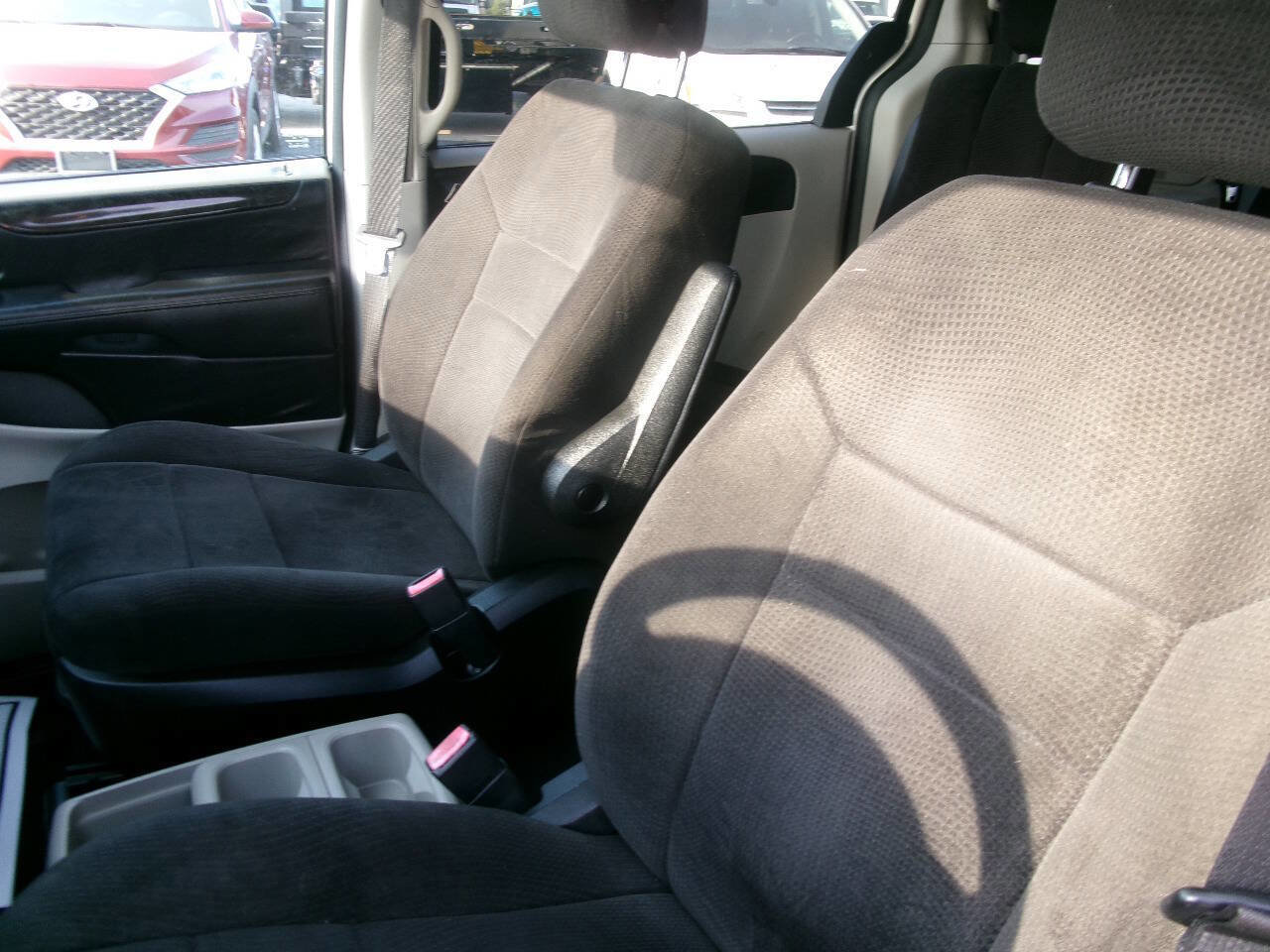 Used 2013 Dodge Grand Caravan SE image 13