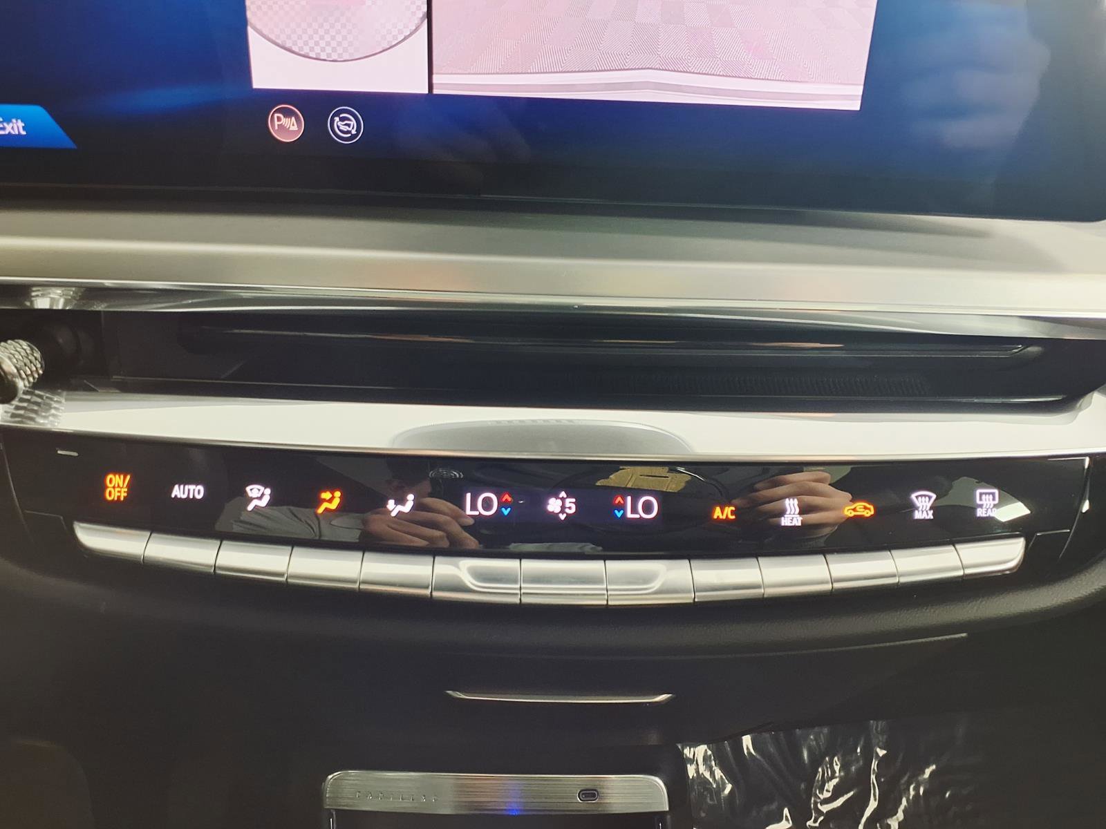 Certified 2024 Cadillac Lyriq Luxury AWD/4WD image 19