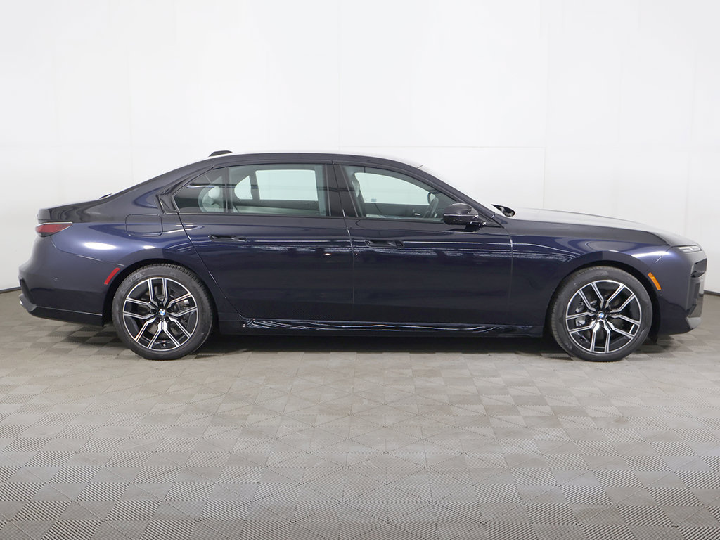 Used 2023 BMW 760i xDrive AWD/4WD image 21