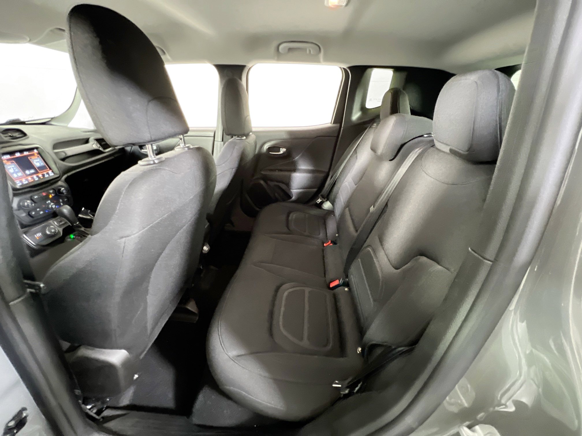 Used 2022 Jeep Renegade Latitude w/ Convenience Group AWD/4WD image 24