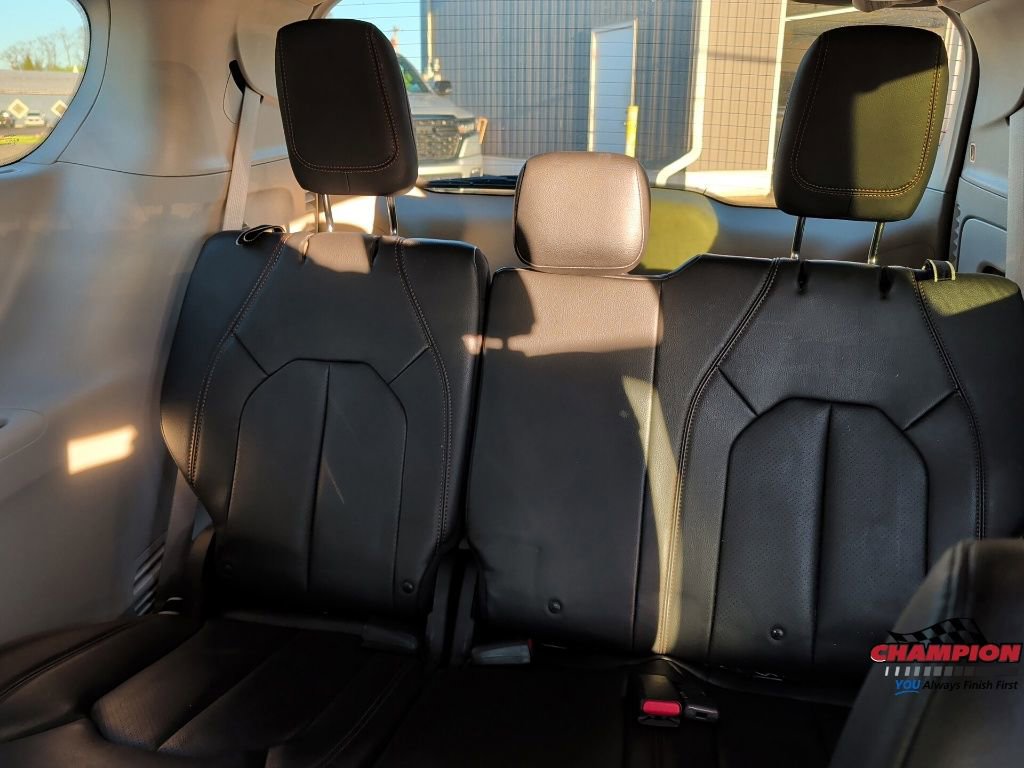 Used 2018 Chrysler Pacifica Touring-L Plus w/ Advanced Safetytec Group FWD image 24