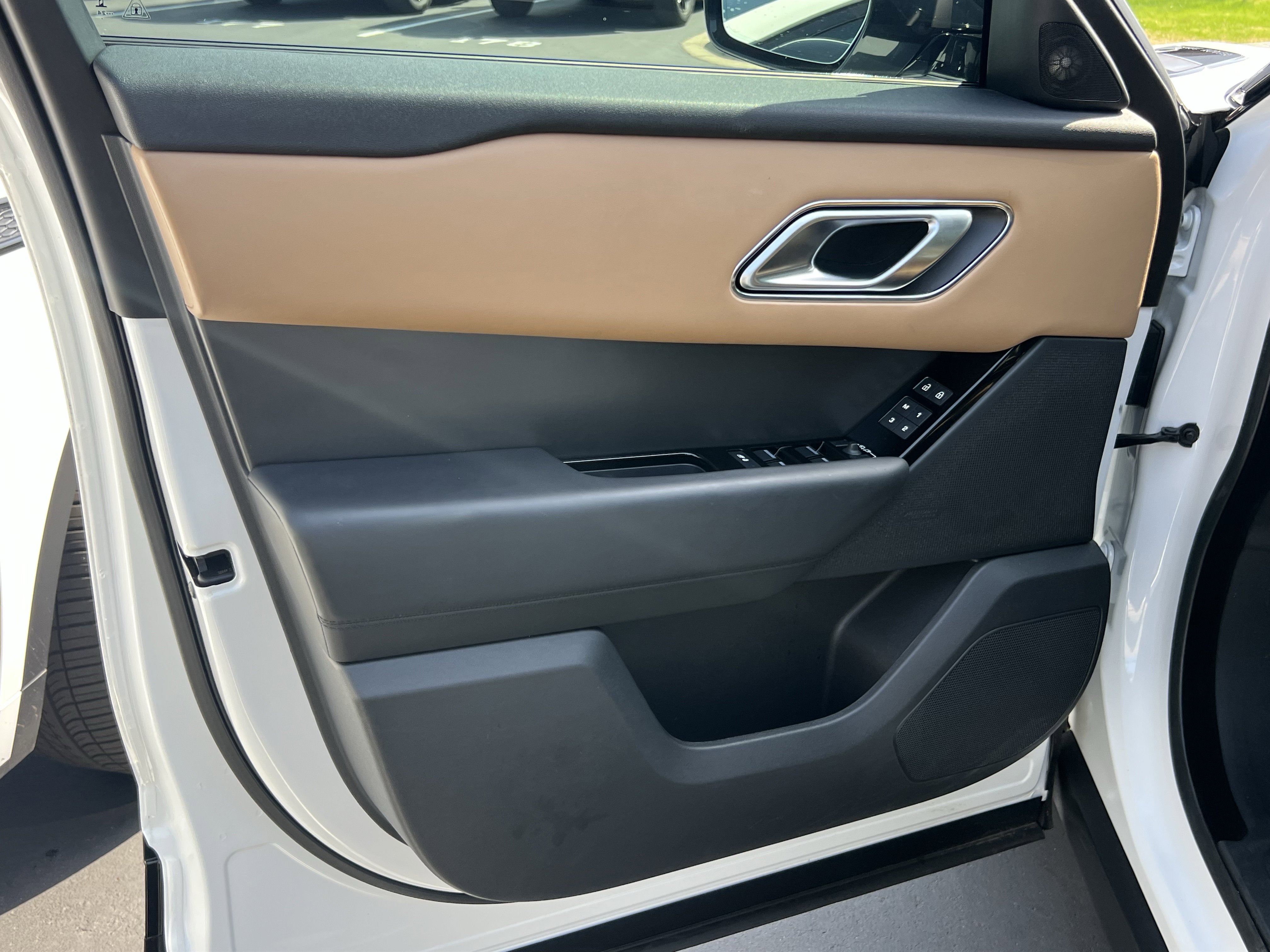 Certified 2025 Land Rover Range Rover Velar Dynamic HSE AWD/4WD image 13
