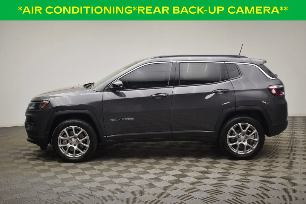 Used 2024 Jeep Compass Latitude AWD/4WD image 12