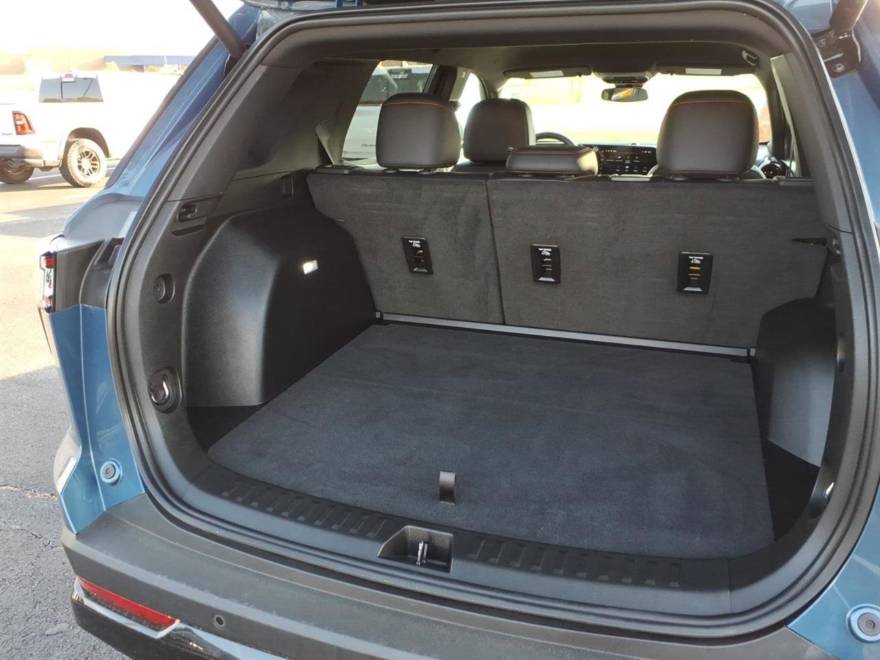 Used 2025 Chevrolet Equinox RS w/ Convenience Package III FWD image 7