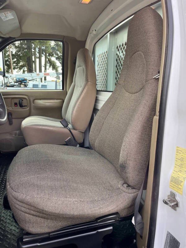 Used 2008 Chevrolet Kodiak C4500 2WD Regular Cab image 17
