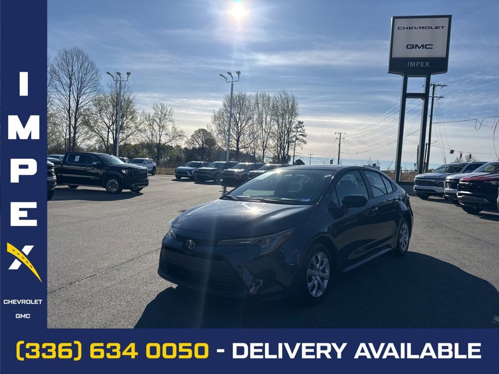 Used 2025 Toyota Corolla LE image 1