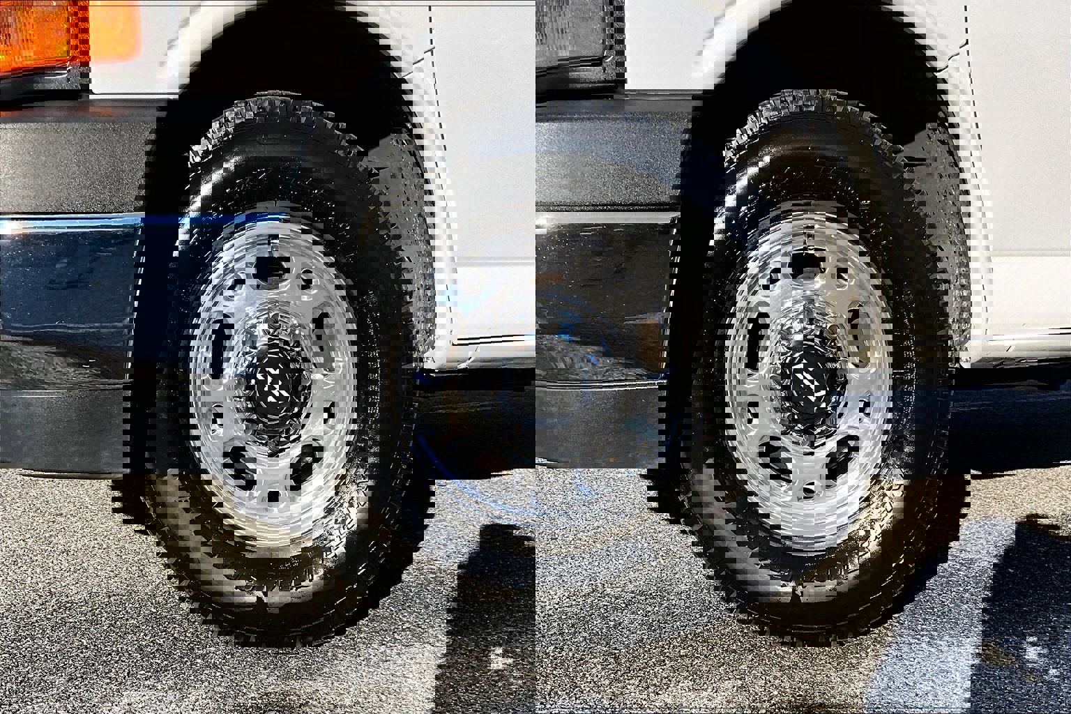 Used 2018 Chevrolet Express 2500 LT w/ LT Preferred Equipment Group image 8