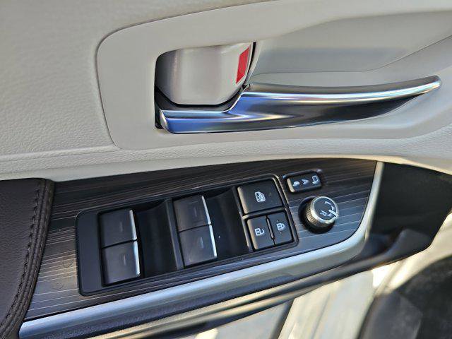 Used 2024 Toyota Sienna Platinum image 29