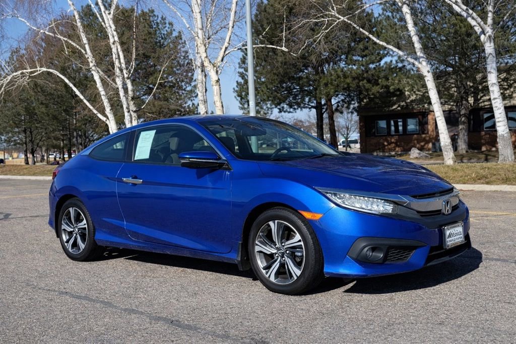 Used 2017 Honda Civic Touring image 2