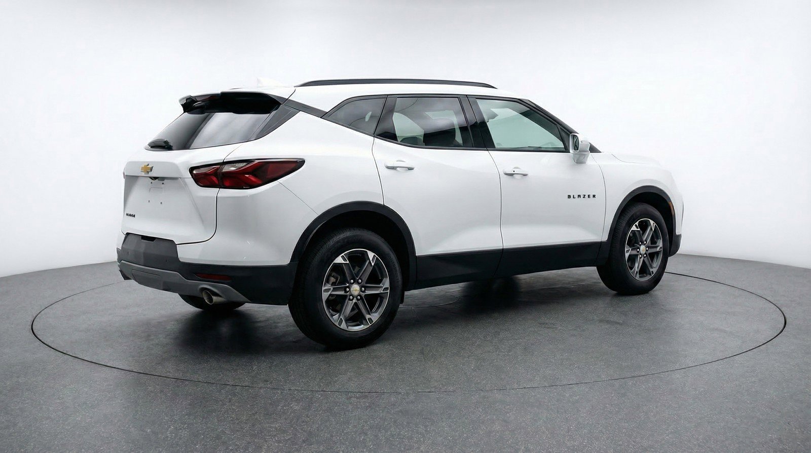 Used 2025 Chevrolet Blazer LT FWD image 9