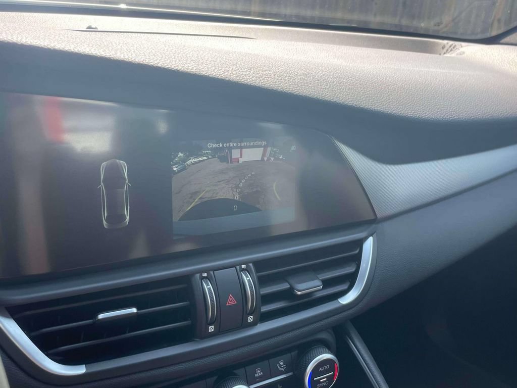 Used 2025 Alfa Romeo Giulia AWD image 28