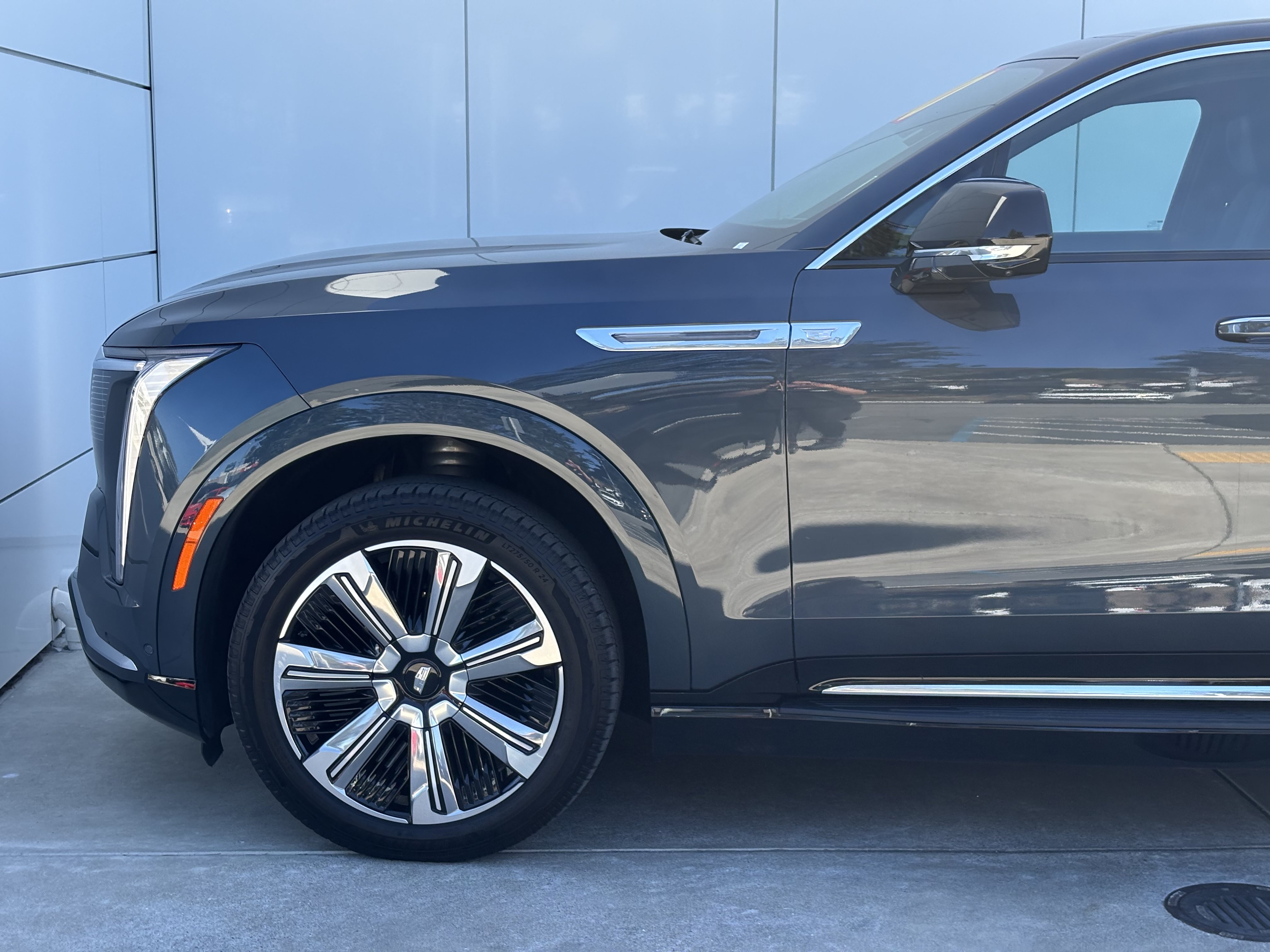 Certified 2025 Cadillac Escalade IQ Luxury 2 w/ LPO, Premium Carpet Package AWD/4WD image 5