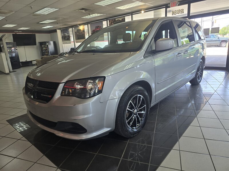 Used 2017 Dodge Grand Caravan SE FWD image 1