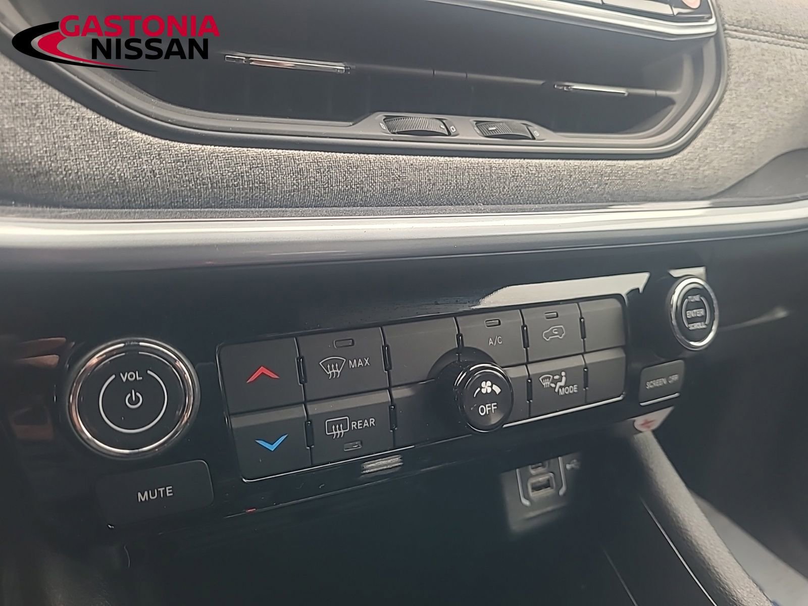 Used 2024 Jeep Compass Latitude image 60