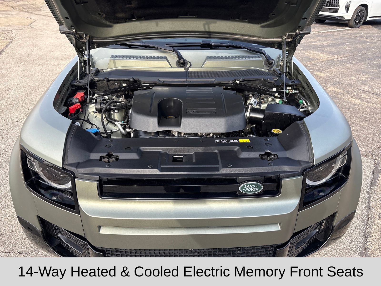 Used 2025 Land Rover Defender 130 X-Dynamic SE image 22