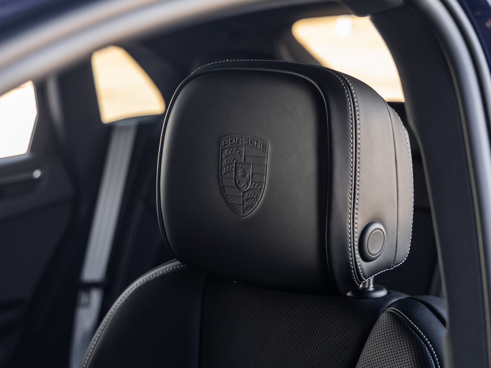 Certified 2026 Porsche Macan Turbo AWD/4WD image 28