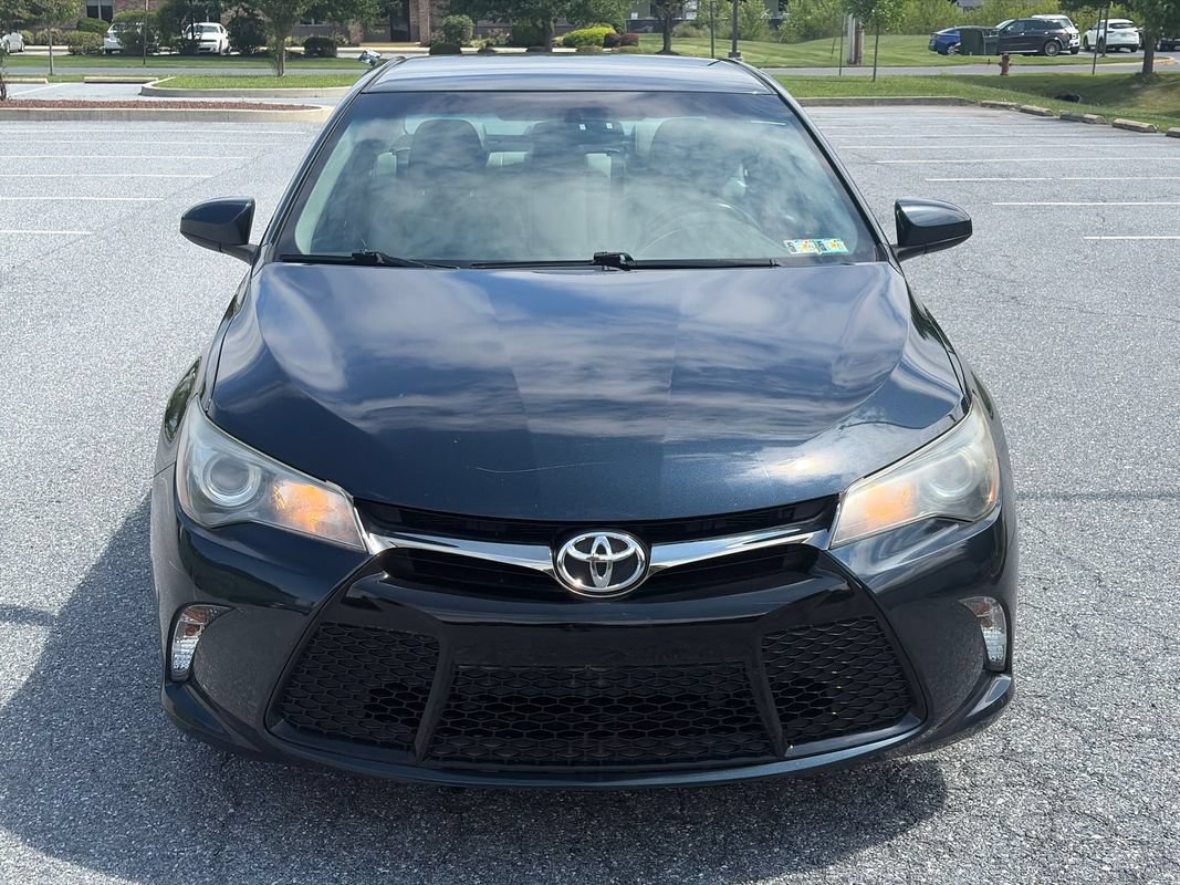 Used 2017 Toyota Camry SE FWD image 3