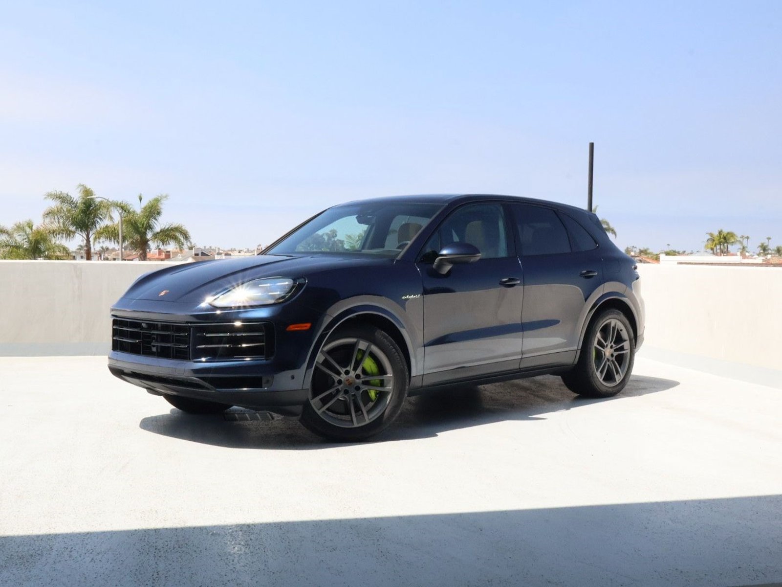 Certified 2026 Porsche Cayenne E-Hybrid w/ Premium Package Plus AWD/4WD image 1