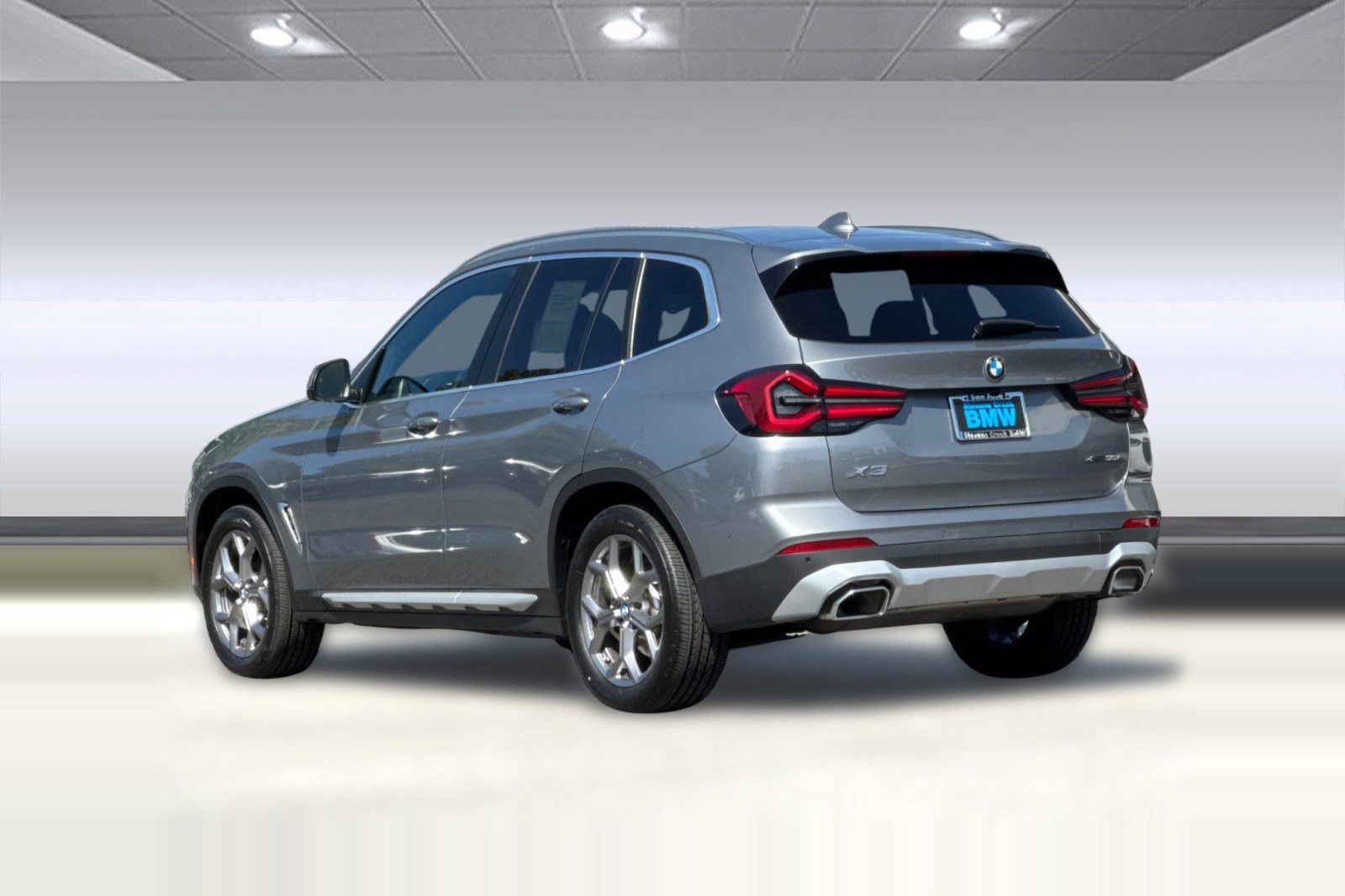 Used 2023 BMW X3 xDrive30i w/ Premium Package AWD/4WD image 3