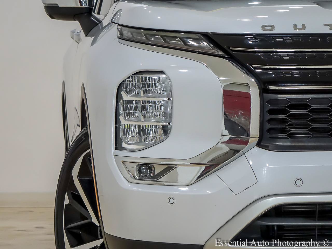 Used 2023 Mitsubishi Outlander SE FWD image 6