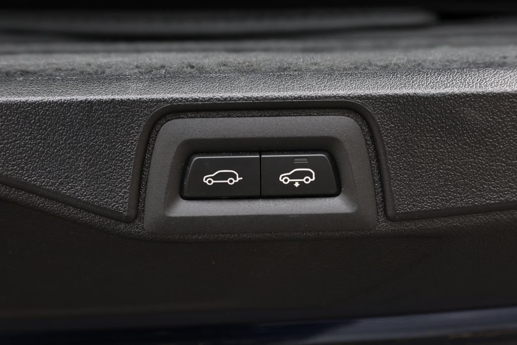 Used 2023 BMW X7 xDrive40i w/ M Sport Package AWD/4WD image 14