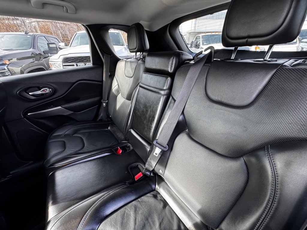 Used 2019 Jeep Cherokee Limited image 11