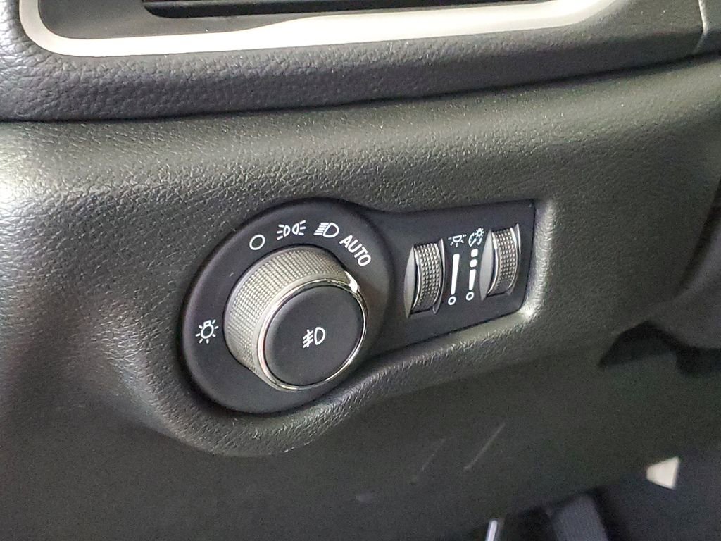 New 2026 Chrysler Pacifica Select image 14