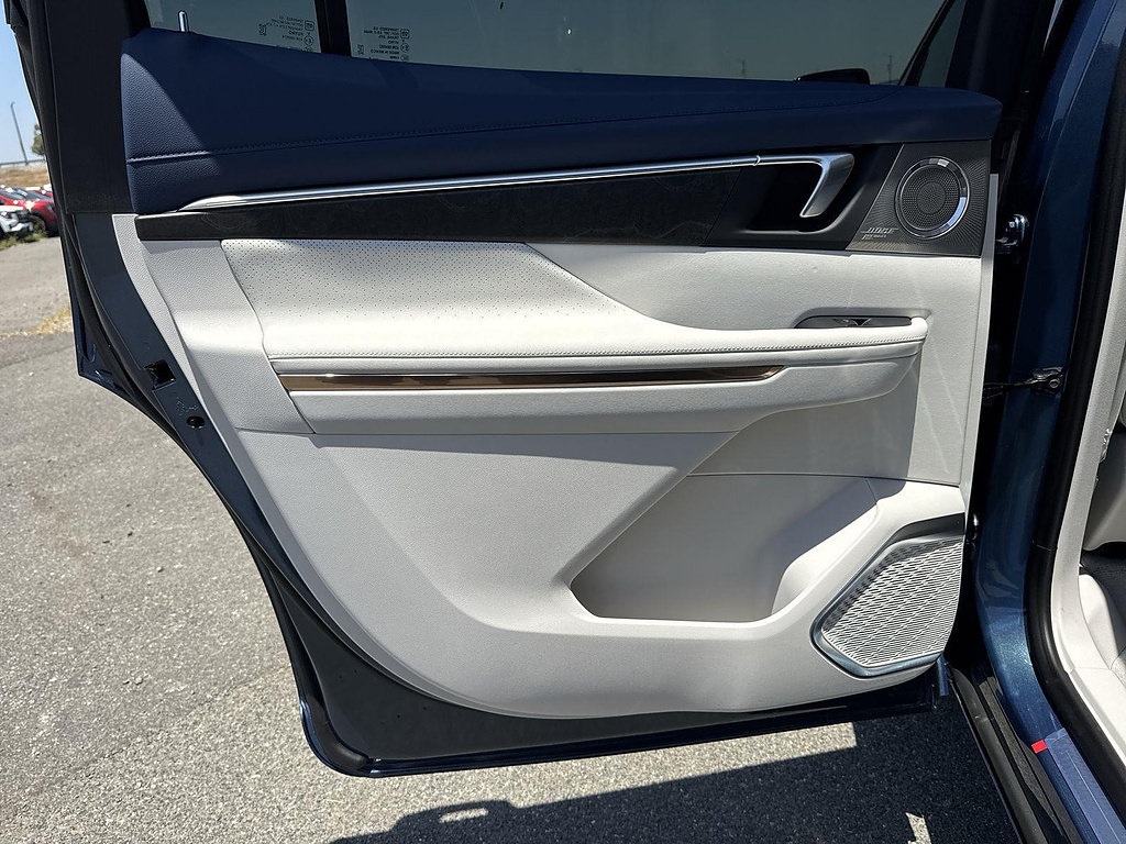 New 2026 Buick Enclave Avenir w/ Super Cruise Package AWD/4WD image 24