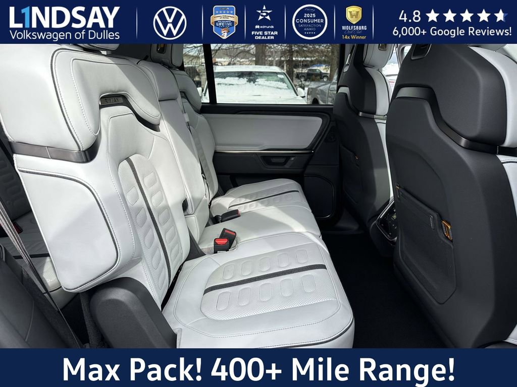 Used 2025 Rivian R1S Adventure image 13